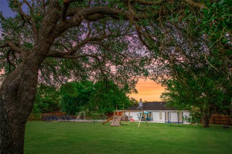 198 Live Oak Drive Inez TX 77968