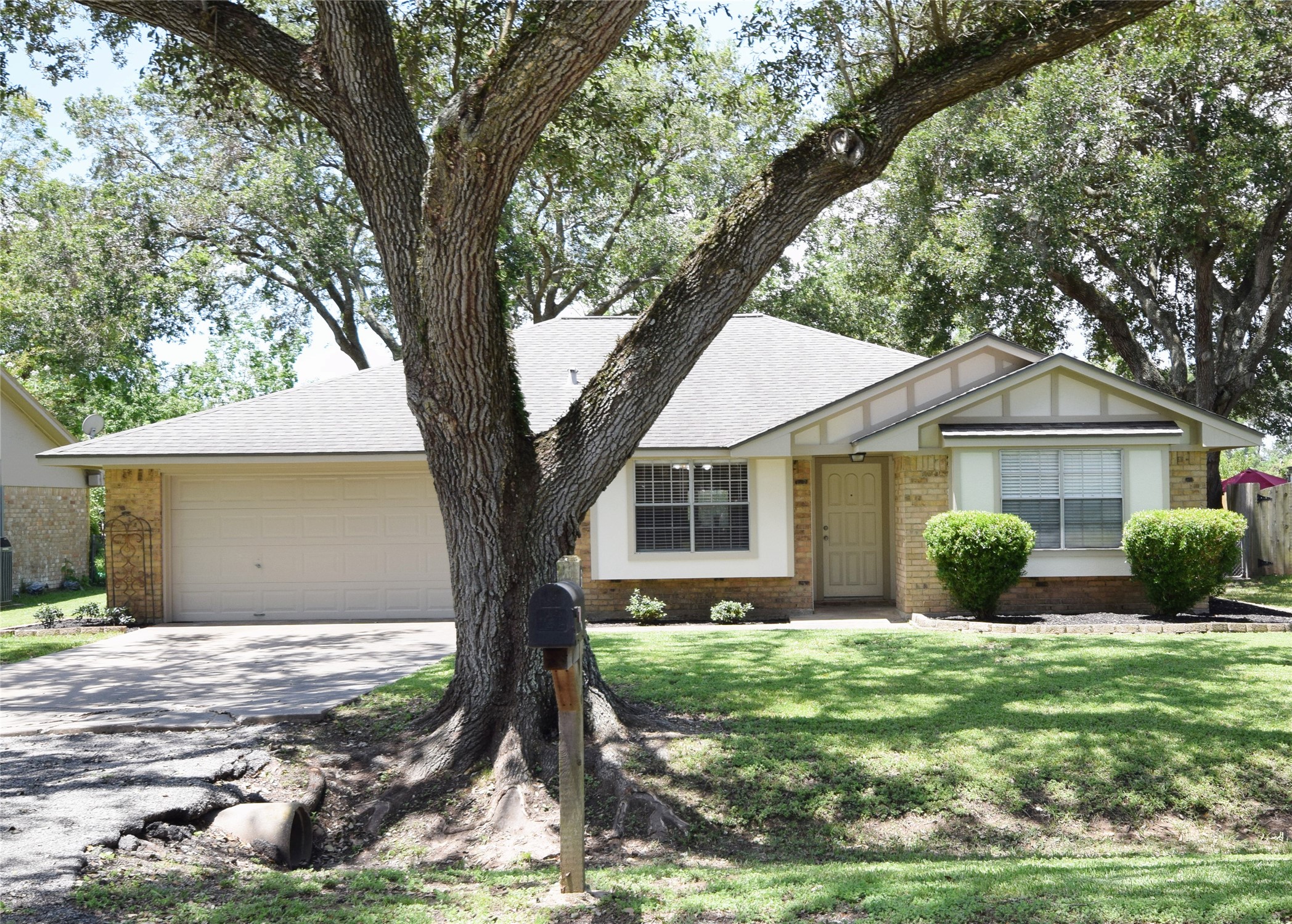 618 Marshall Street West Columbia TX 77486