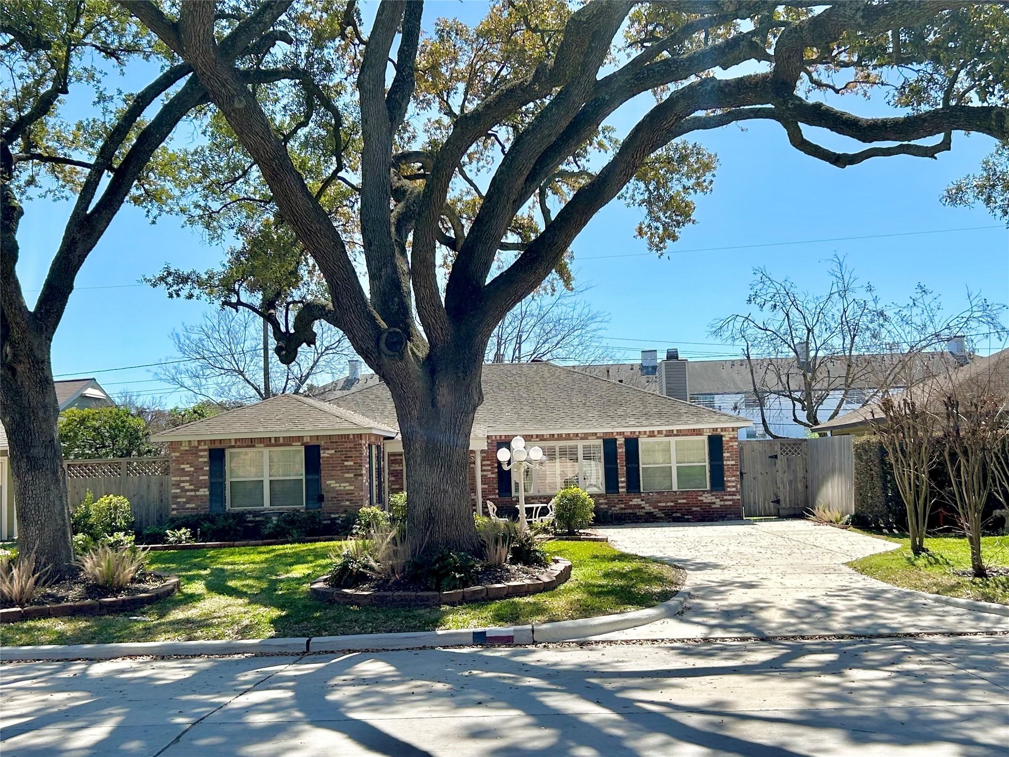4523 Mimosa Drive Bellaire TX 77401
