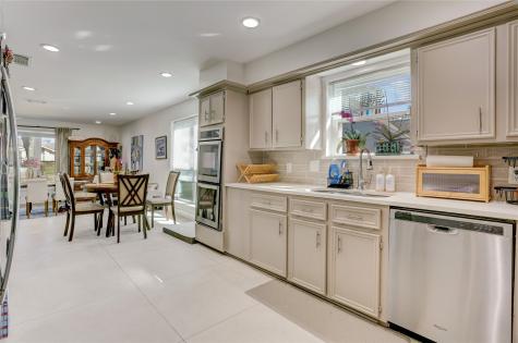 1135 Trowbridge Drive Houston TX 77062
