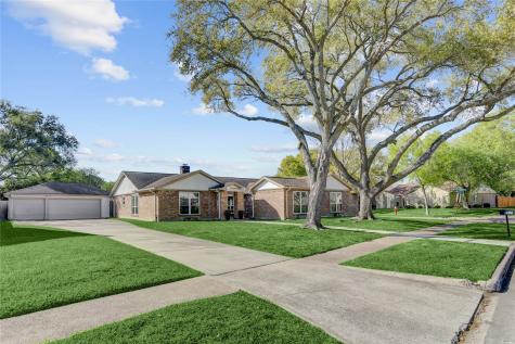 1135 Trowbridge Drive Houston TX 77062