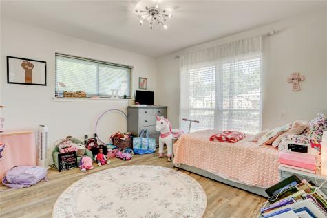 1135 Trowbridge Drive Houston TX 77062