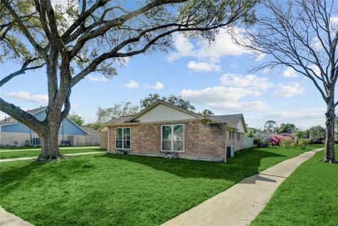 1135 Trowbridge Drive Houston TX 77062