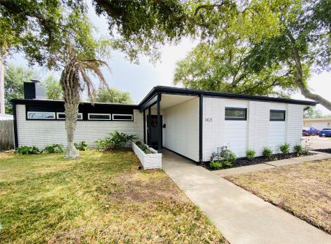 1421 Harbor View Circle Galveston TX 77550