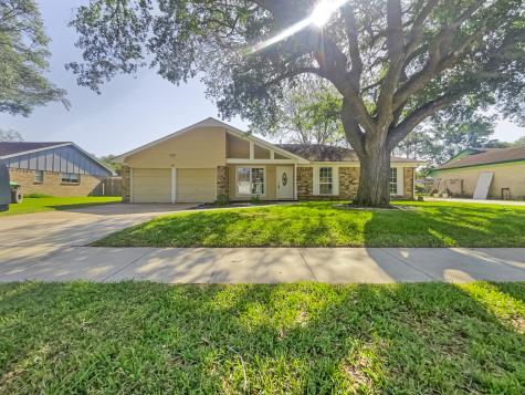 1907 Kings Lane Alvin TX 77511