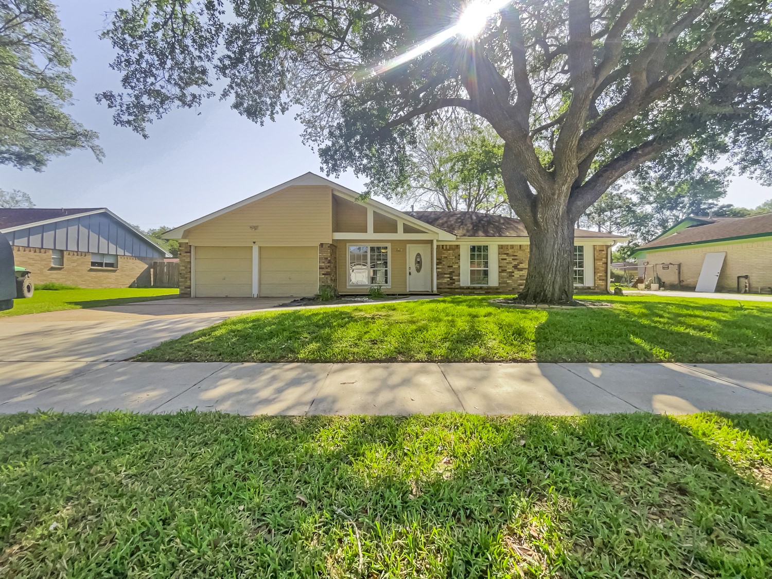 1907 Kings Lane Alvin TX 77511