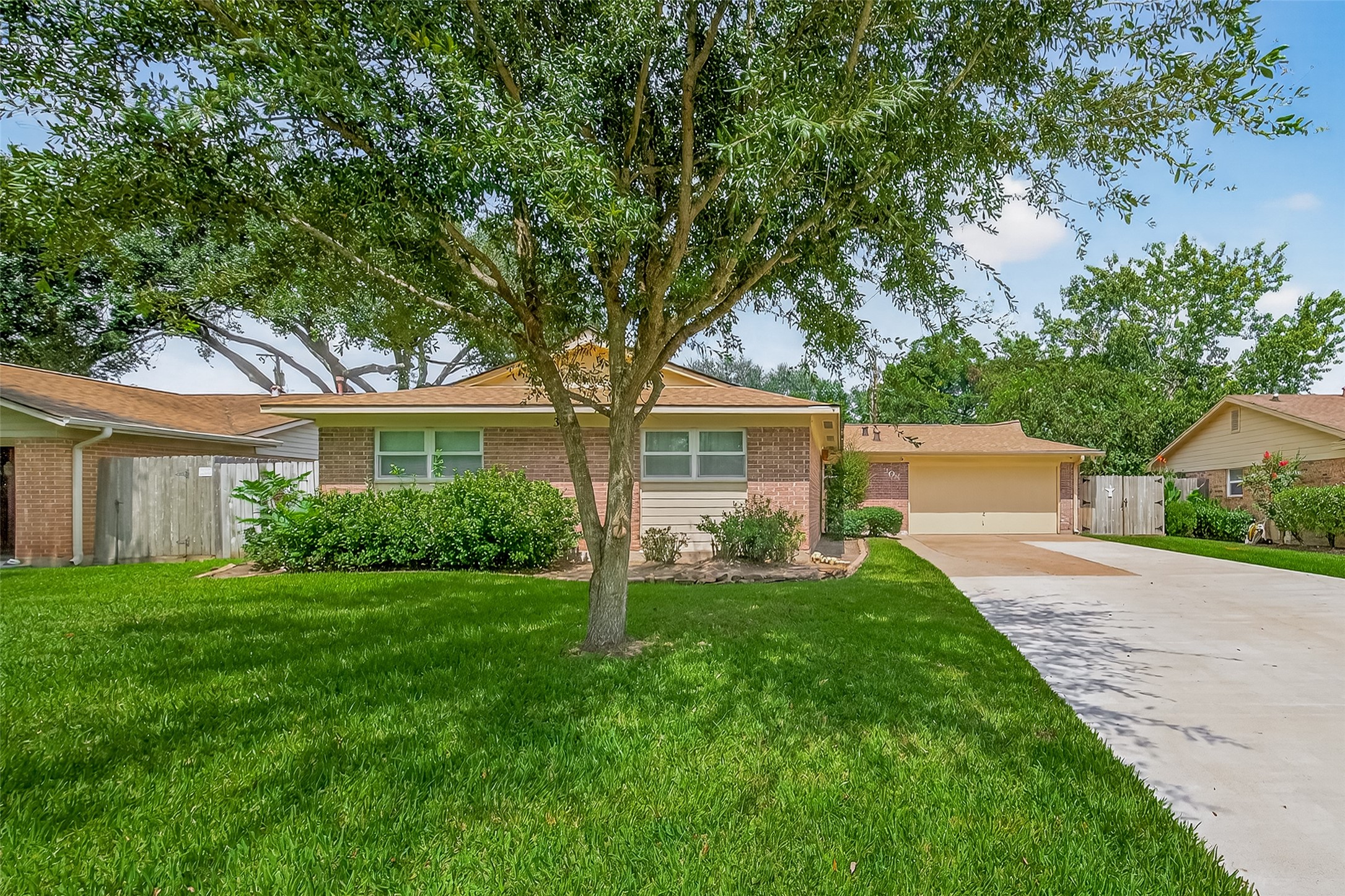 308 Virginia Lane Friendswood TX 77546