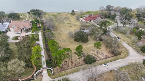 205 Lakeshore Drive Seabrook TX 77586
