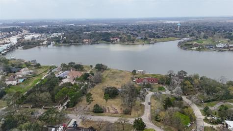 205 Lakeshore Drive Seabrook TX 77586