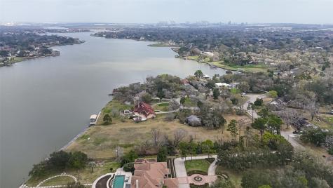 205 Lakeshore Drive Seabrook TX 77586