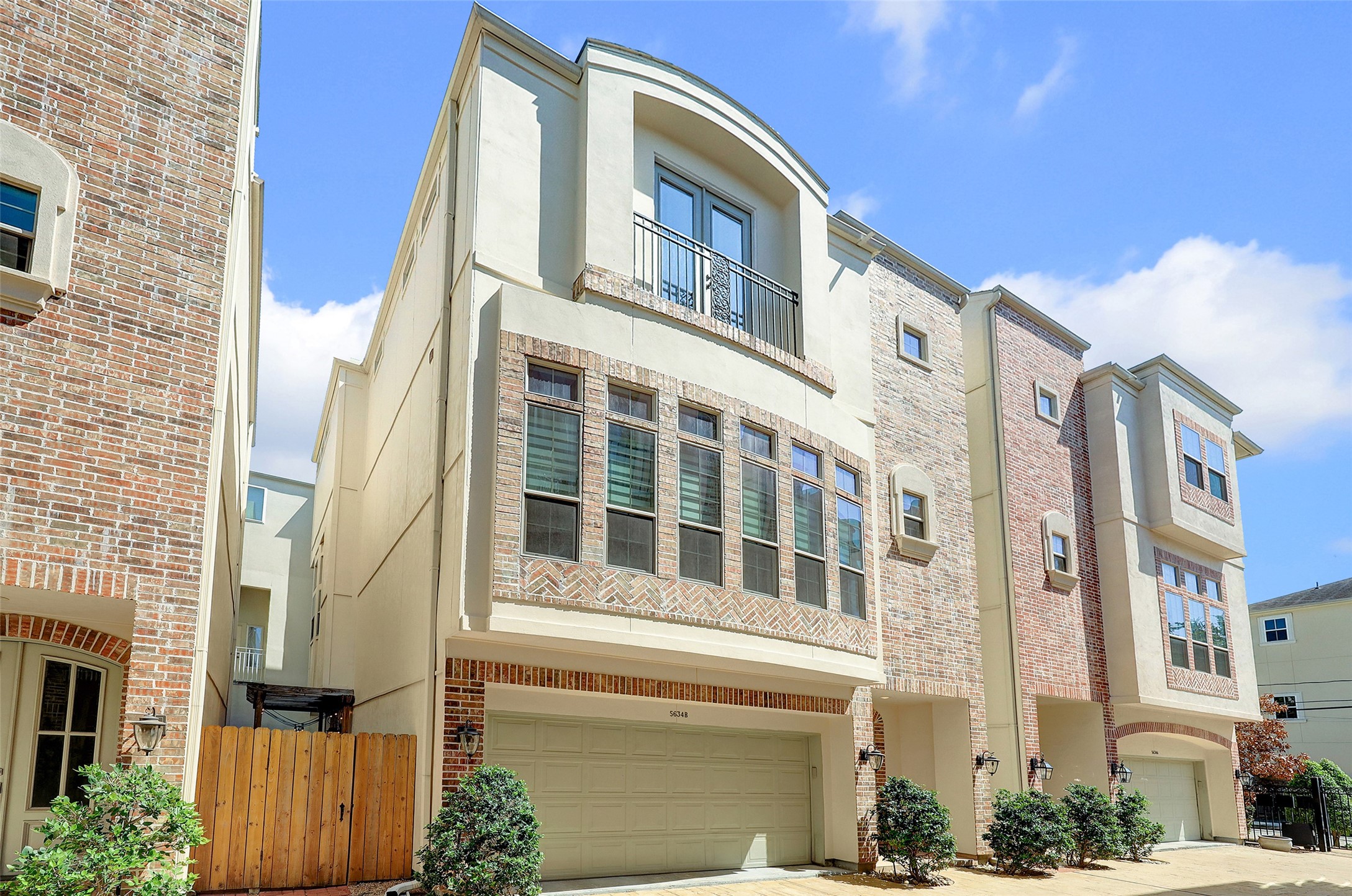 5634 Kiam Street B Houston TX 77007