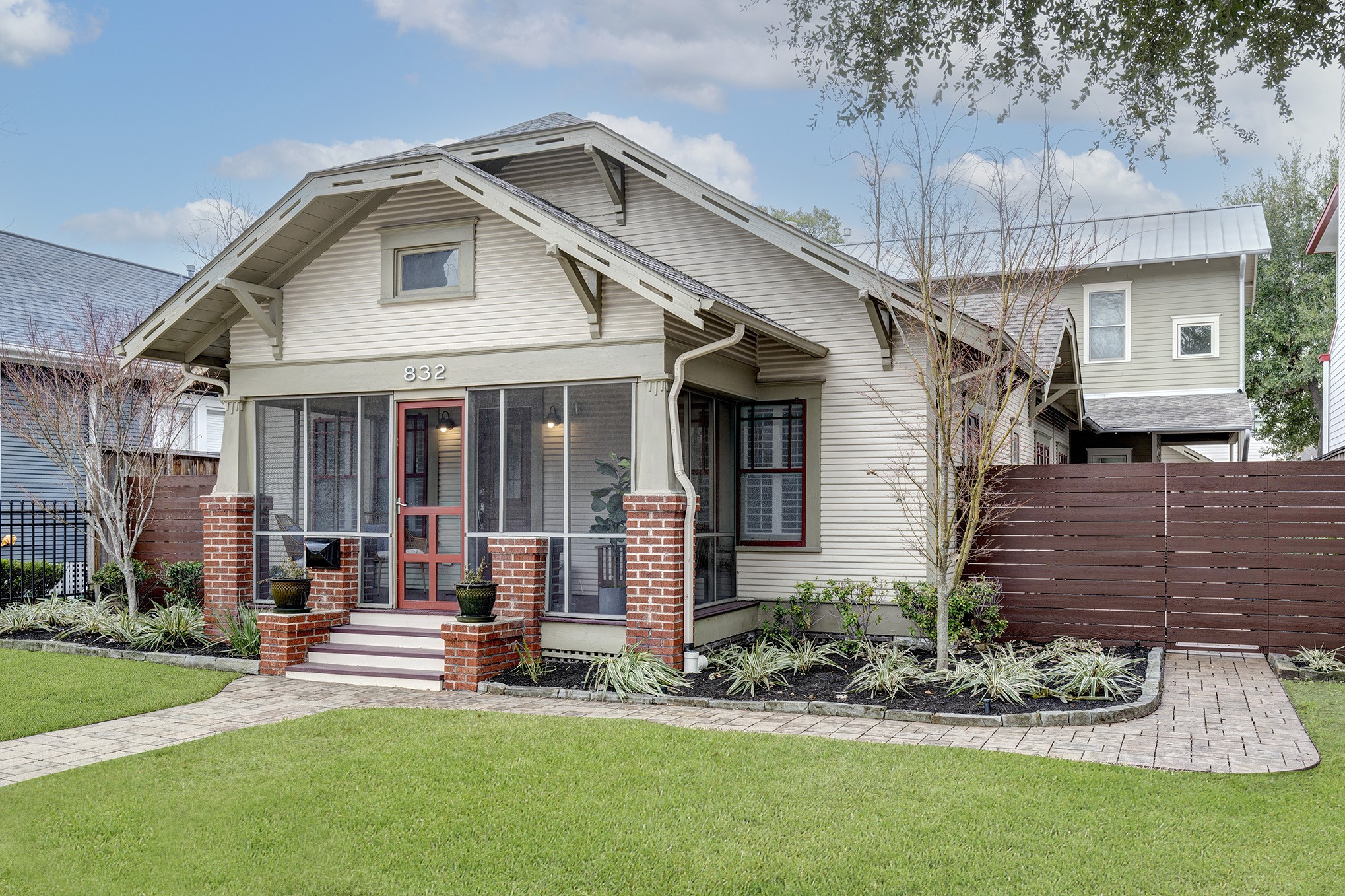 832 Columbia Street Houston TX 77007