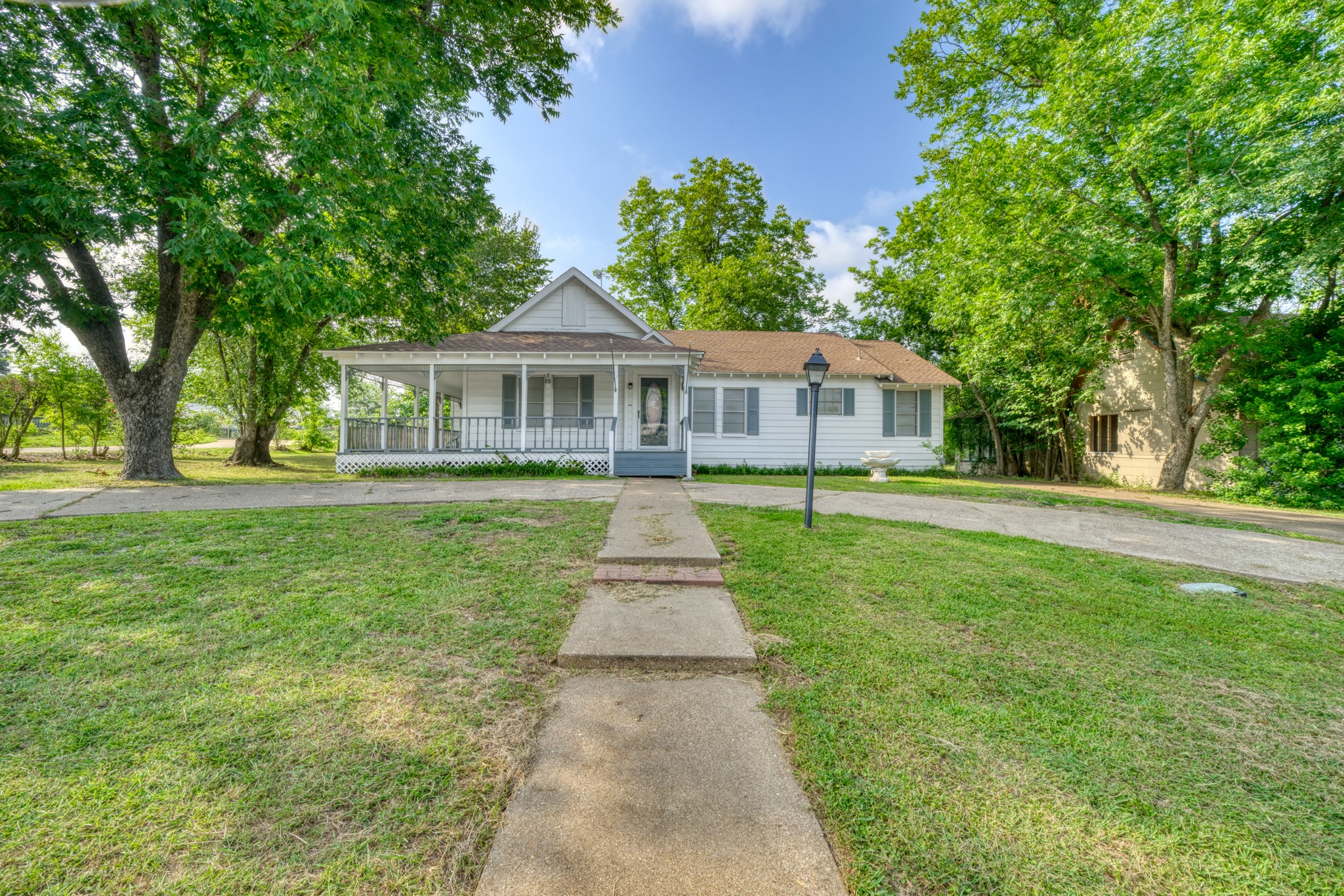 914 E Main Street Madisonville TX 77864