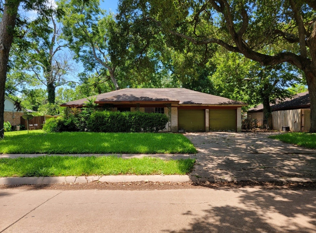 131 Dogwood Street Lake Jackson TX 77566