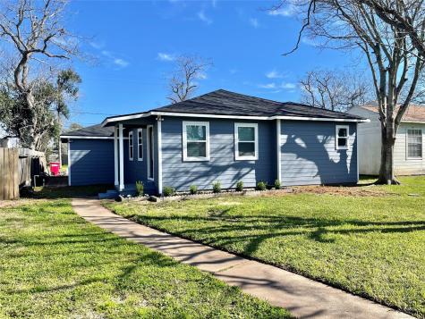1526 W 8th Street Freeport TX 77541