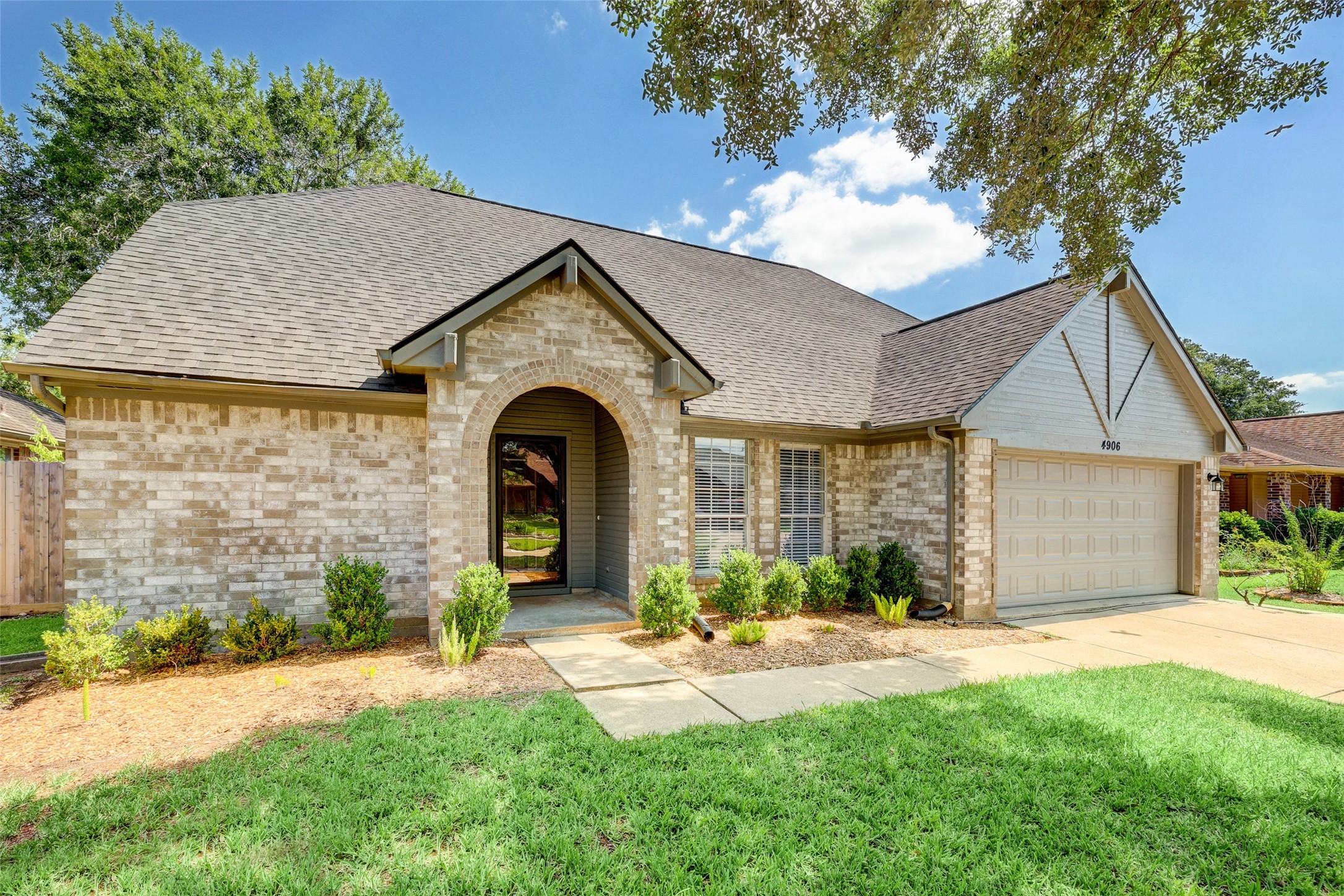 4906 Meadowglen Drive Pearland TX 77584