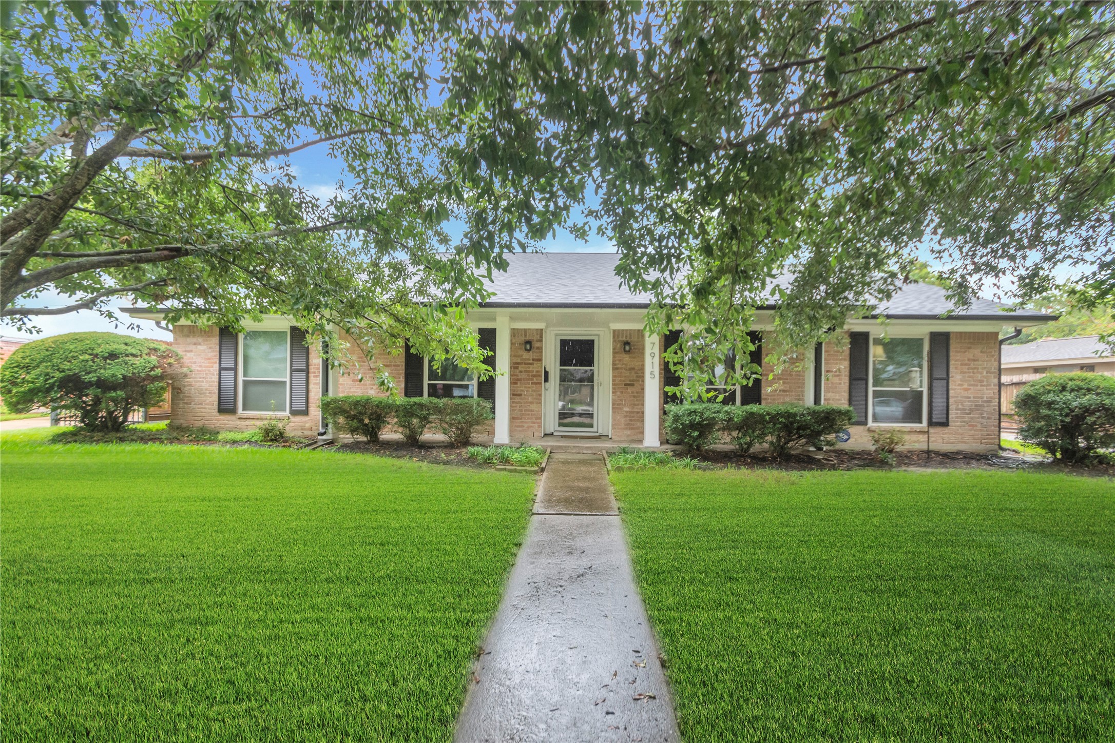 7915 Burning Hills Drive Houston TX 77071