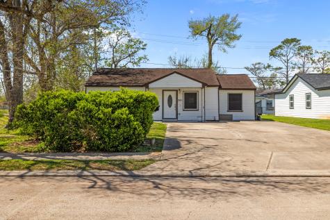 201 Huisache Street Lake Jackson TX 77566