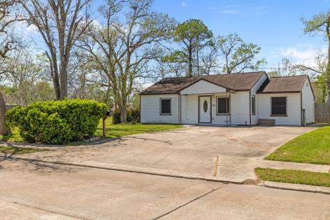 201 Huisache Street Lake Jackson TX 77566