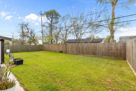 201 Huisache Street Lake Jackson TX 77566