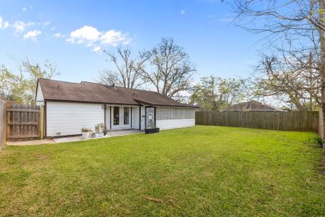 201 Huisache Street Lake Jackson TX 77566