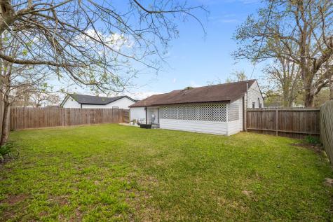 201 Huisache Street Lake Jackson TX 77566
