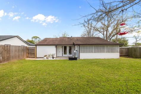 201 Huisache Street Lake Jackson TX 77566