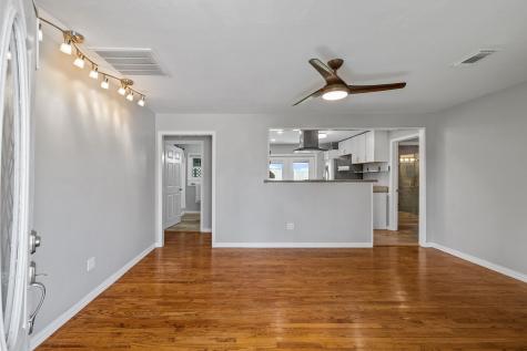 201 Huisache Street Lake Jackson TX 77566