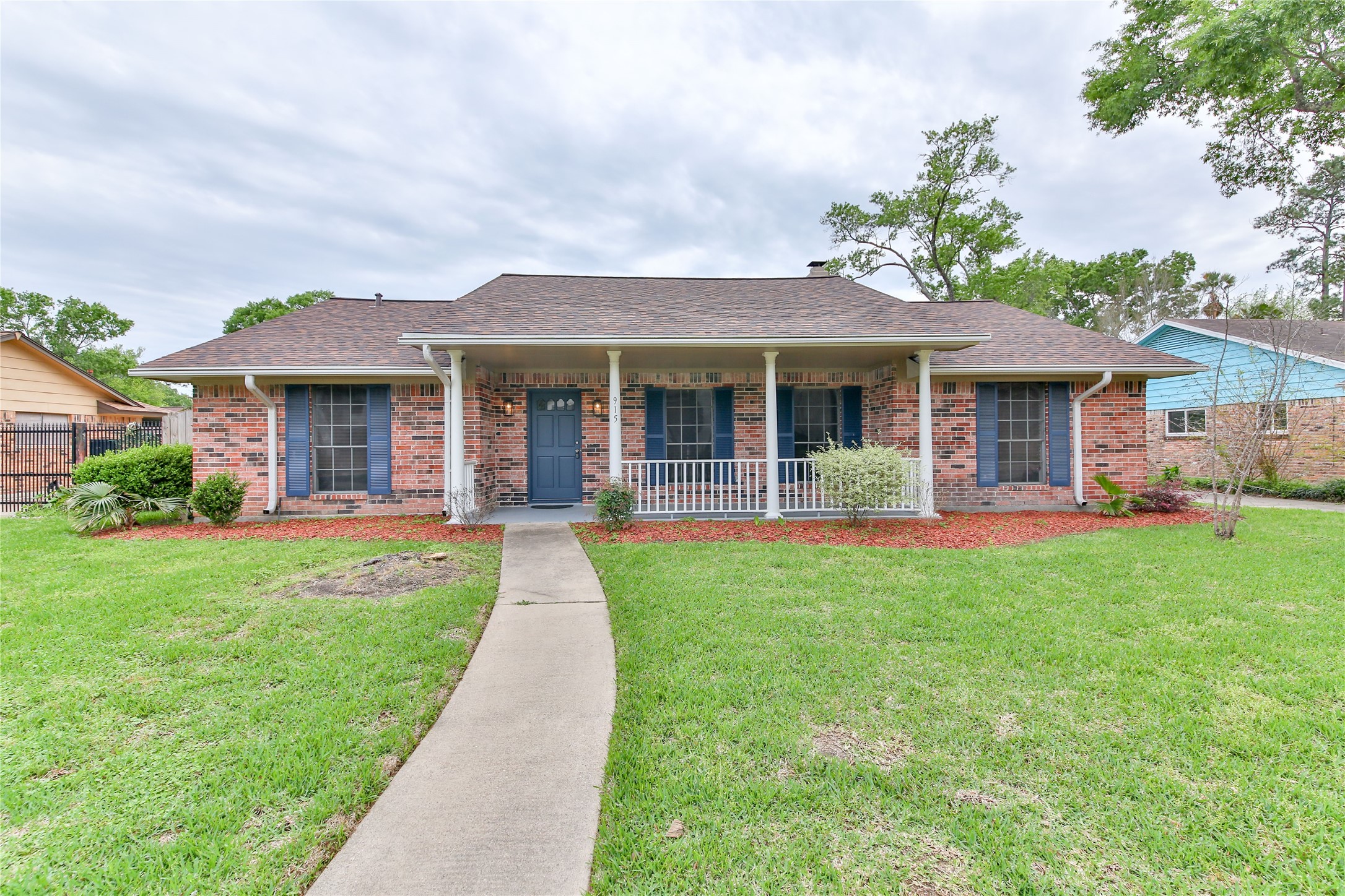 915 Hackberry Street La Porte TX 77571