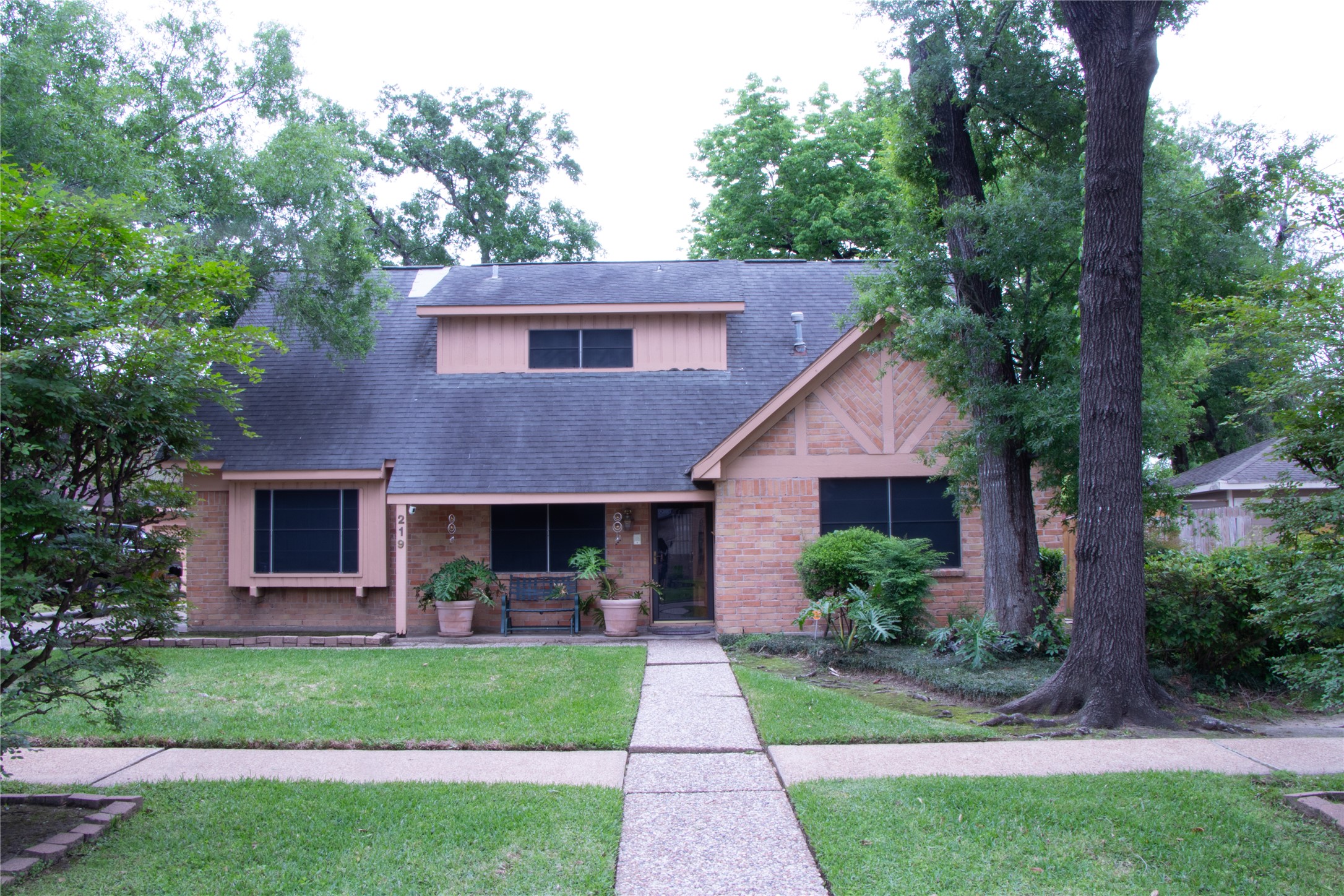 219 White Cedar Street Houston TX 77015