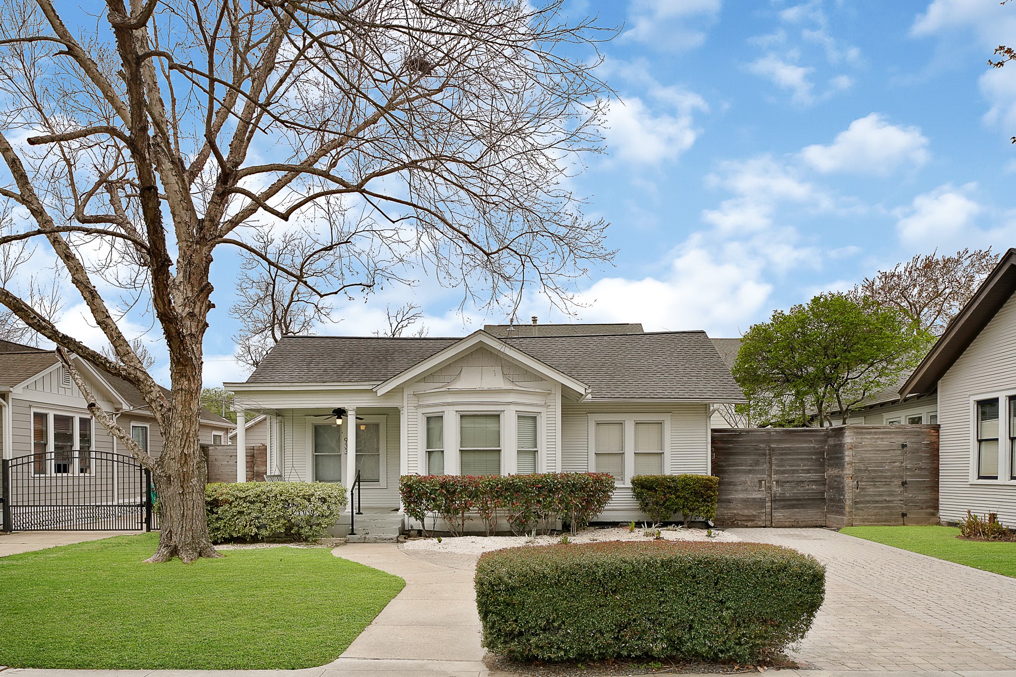 933 Columbia Street Houston TX 77008