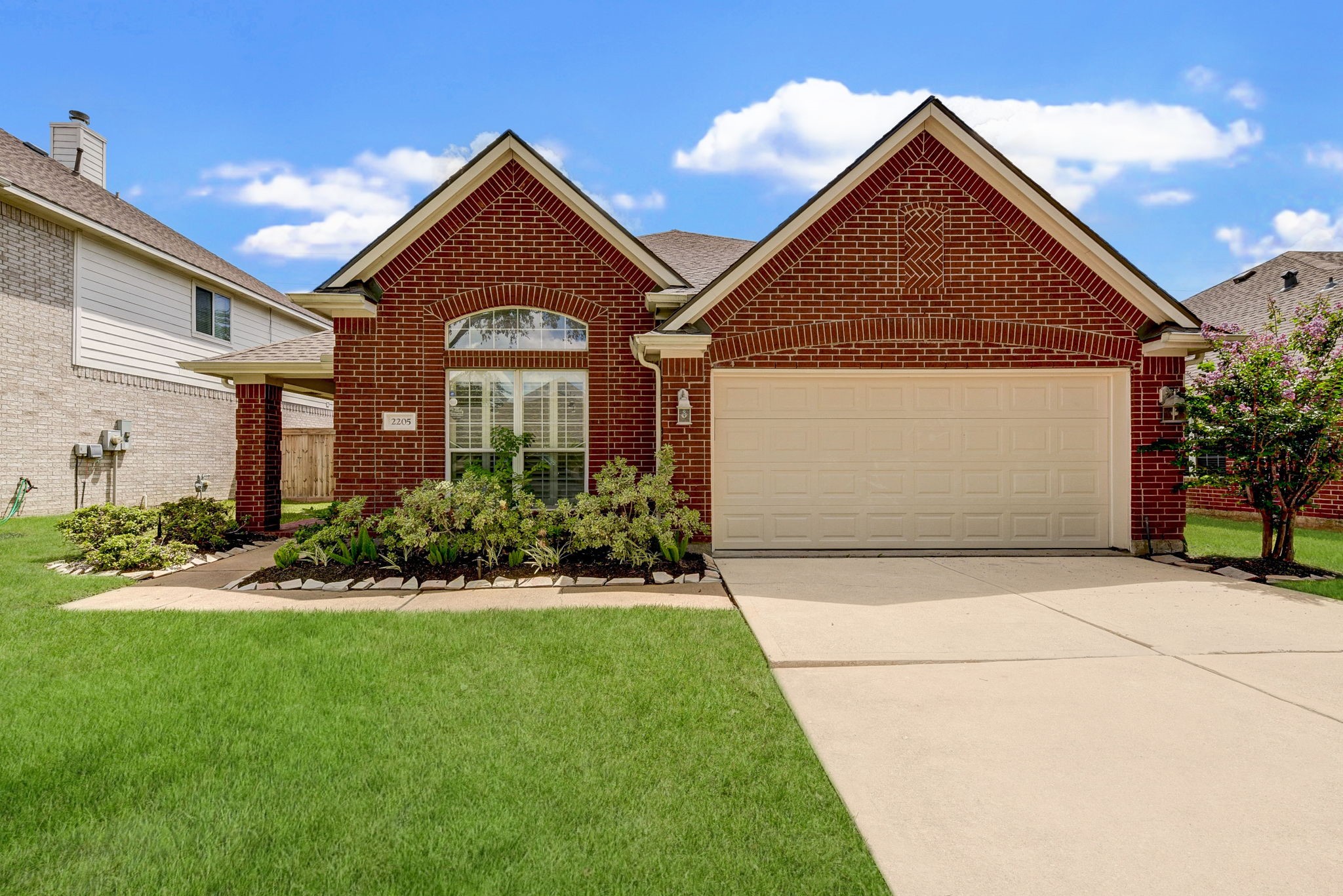 2205 Lake Wind Drive Pearland TX 77584