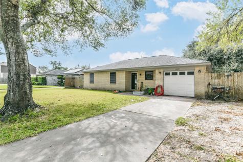 6421 N Ridgecrest Drive Hitchcock TX 77563