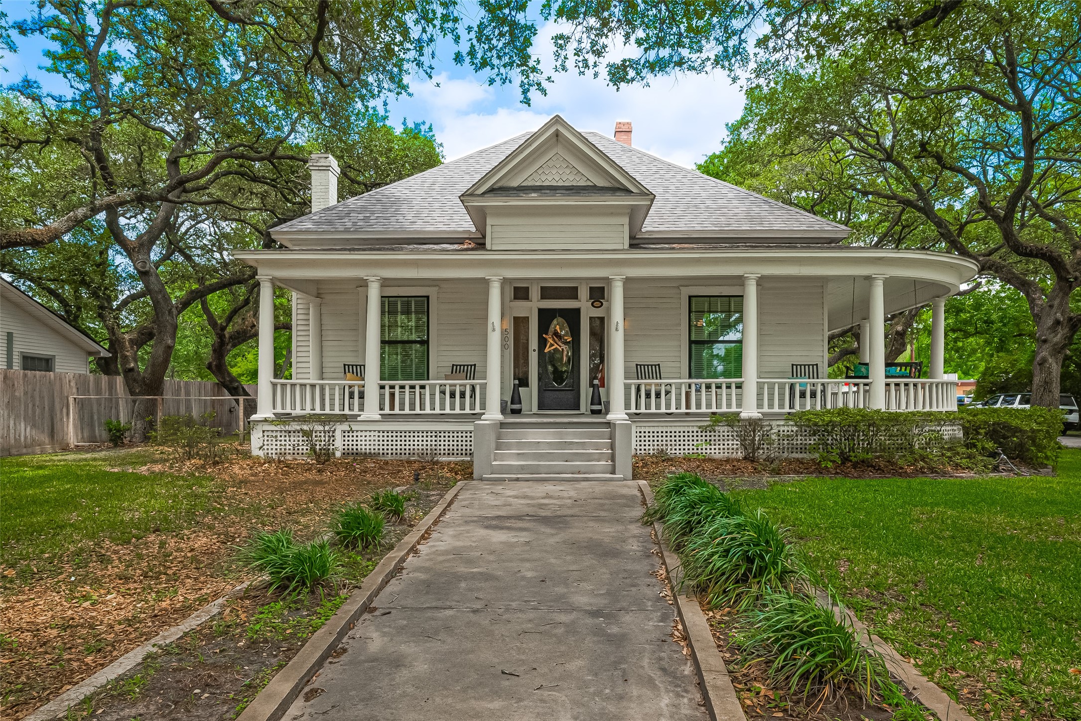 500 W Post Office Street Eagle Lake TX 77434