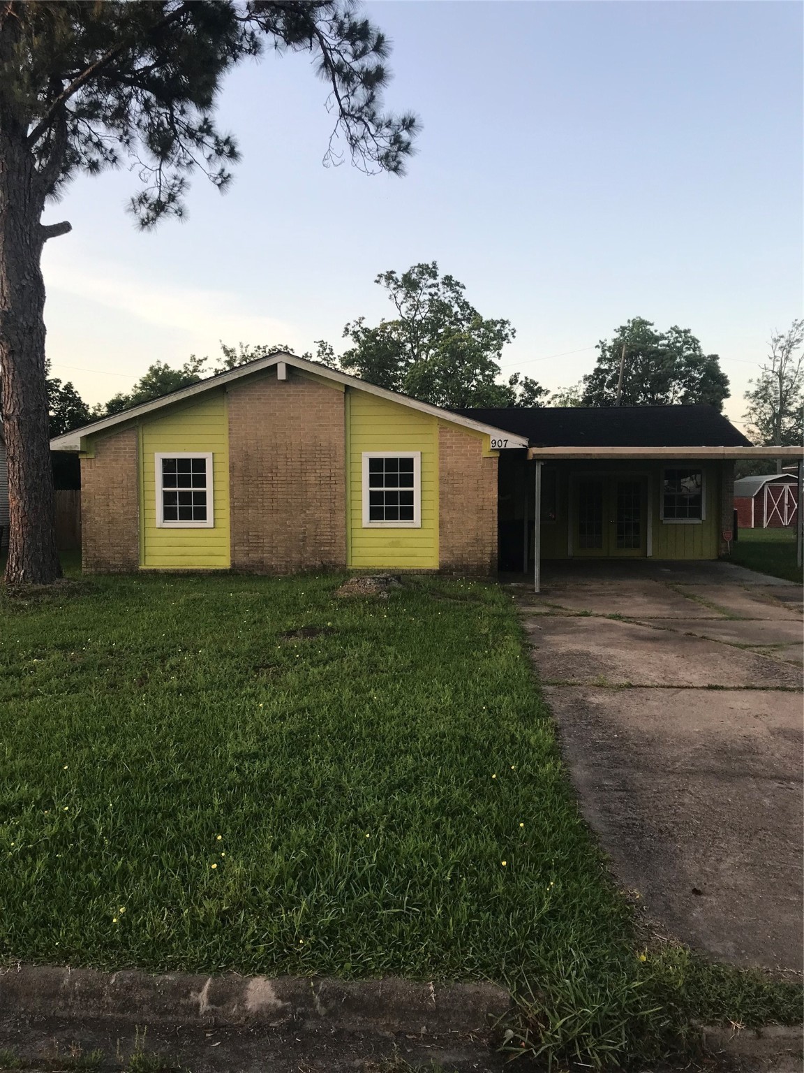 907 Temple Drive Hitchcock TX 77563
