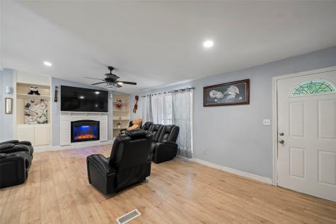 2061 Road 5100 Cleveland TX 77327