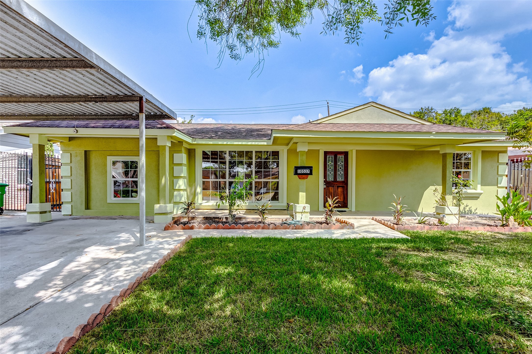 10537 Hinds Street Houston TX 77034