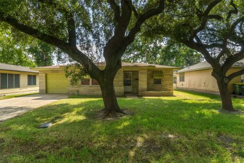 2029 N Galveston Avenue Pearland TX 77581
