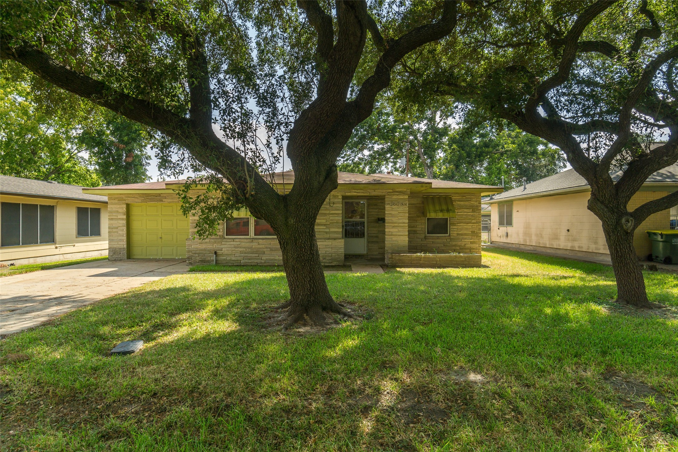 2029 N Galveston Avenue Pearland TX 77581