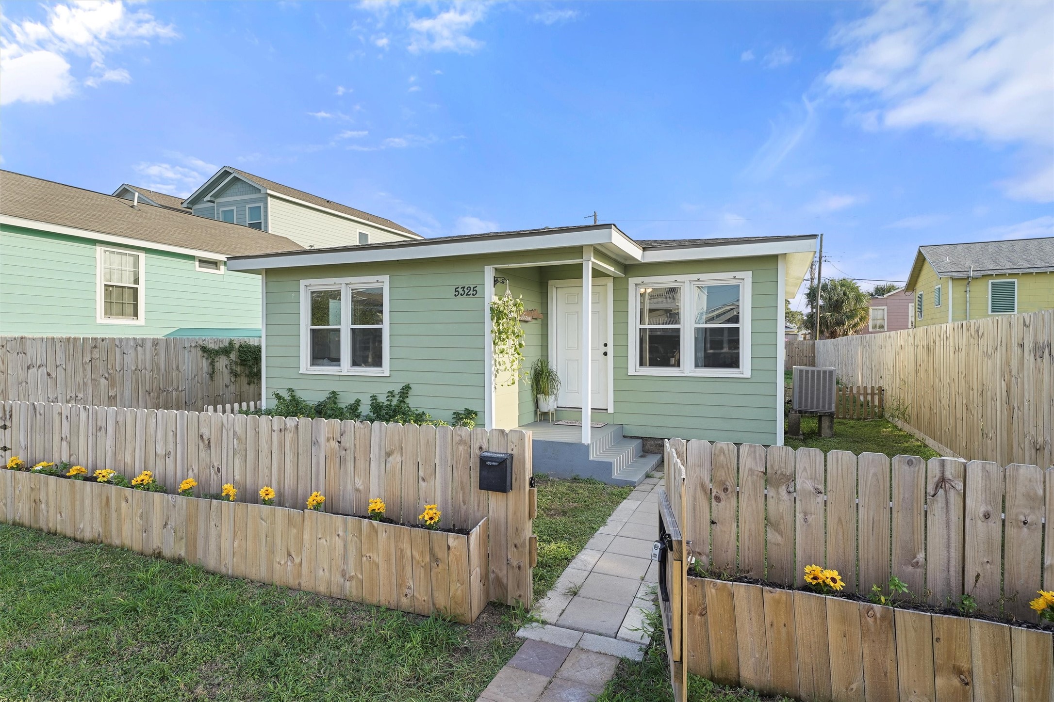 5325 Avenue L Galveston TX 77551