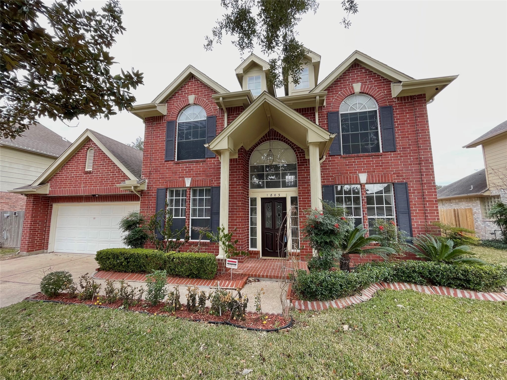 1803 Oak Lake Circle Pearland TX 77581
