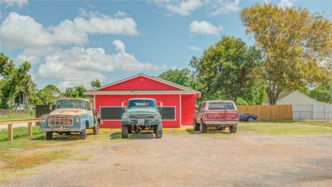 327 S Main Street Clute TX 77531