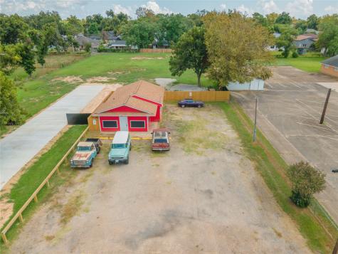 327 S Main Street Clute TX 77531