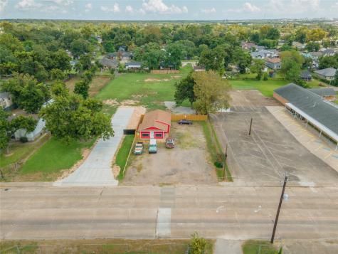 327 S Main Street Clute TX 77531