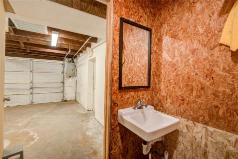 327 S Main Street Clute TX 77531