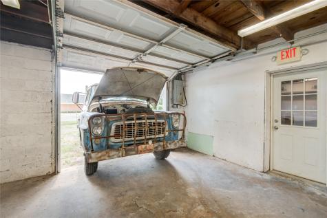 327 S Main Street Clute TX 77531
