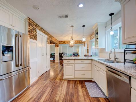 56 Yaupon Court Lake Jackson TX 77566
