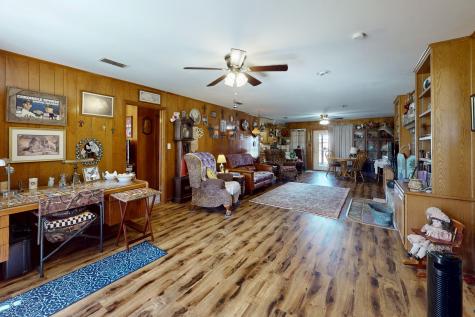 409 W Morgan Street Franklin TX 77856