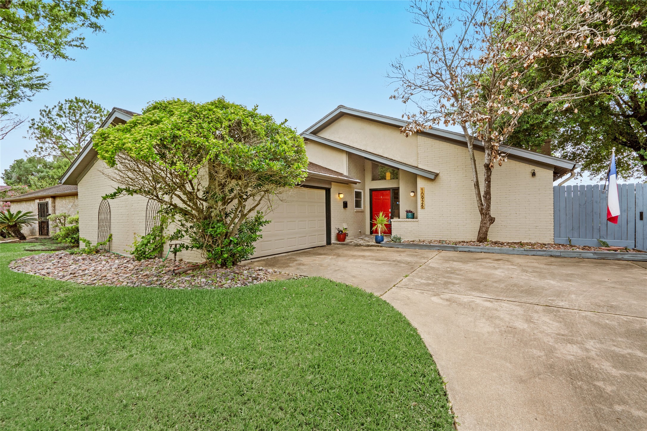 10926 Bob White Drive Houston TX 77096