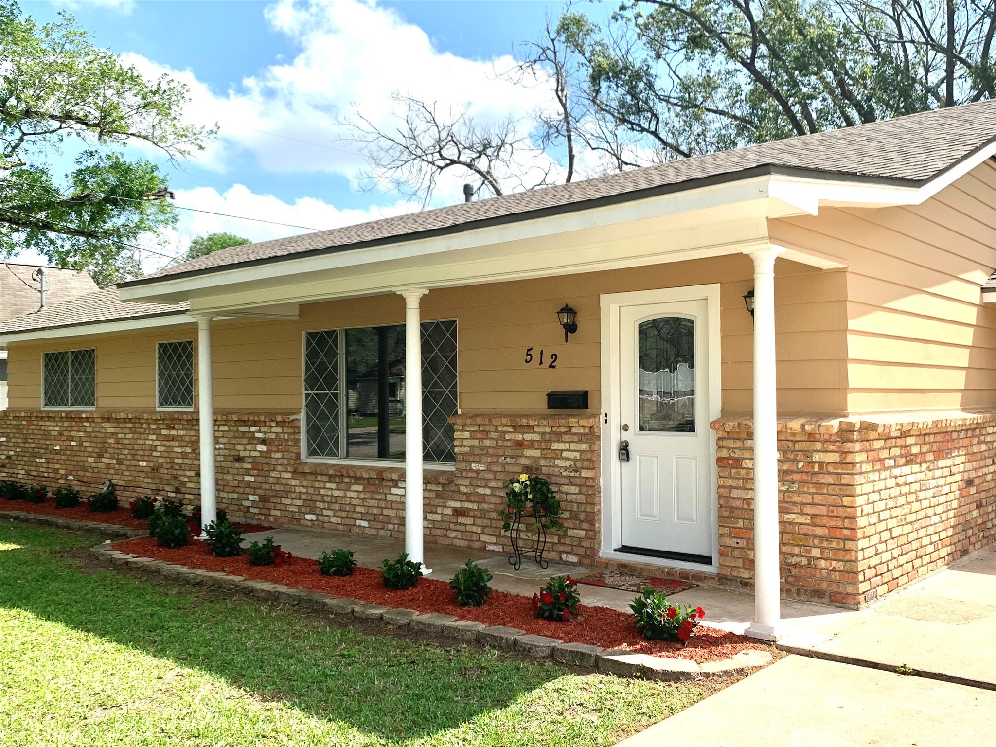 512 E Miller Street Angleton TX 77515